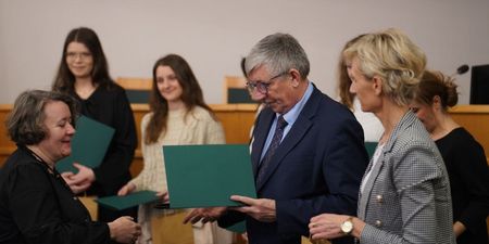 Andrzej Matusiak II Zastępca Prezydenta podczas wręczania aktu mianowania jednej z nauczycielek