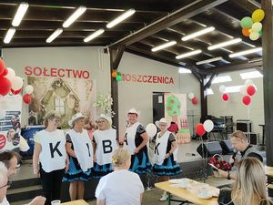 Uczestnicy festynu w strojach konkursowych