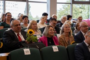 uroczystość wręczenia nagród nauczycielom w sali obrad rady miasta