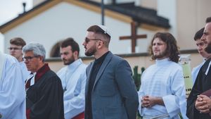 Biskup Marian Niemiec, Sławomir Pastuszka i ministranci