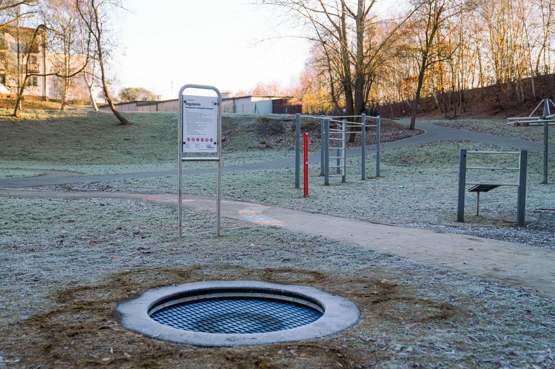 trampolina naziemna na osiedlu Przyjaźń