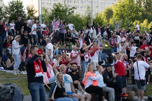 Po golu tuż po przerwie - radość kibiców.