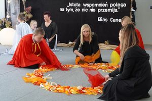Zdjęcie przedstawia uroczystość 20-lecia Szkoły Specjalnej nr 23.