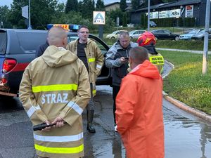 Sztab kryzysowy podczas konsultacji przy terenach zalanych