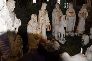 Zdjęcie przedstawia żywą szopkę.