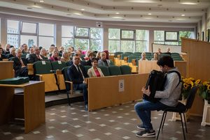 uroczystość wręczenia nagród nauczycielom w sali obrad rady miasta