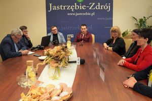 Zdjęcie przedstawia konferencję prasową dotyczącą konkursu na Europejską Stolicę Polski.