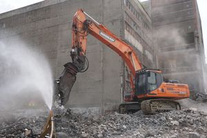 Prace rozbiórkowe na terenie Łaźni Moszczenica