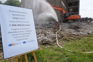 Prace rozbiórkowe na terenie Łaźni Moszczenica