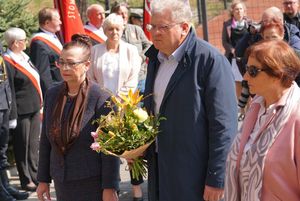 Moment złożenia kwiatów