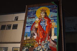 Zdjęcie przedstawia odsłonięcie mozaiki na KWK"Zofiówce".