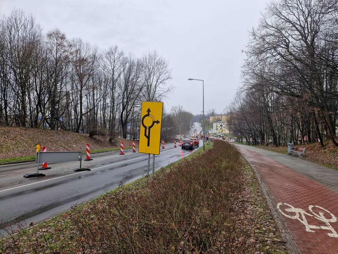 Zdjęcie przedstawia al. Jana Pawła II.