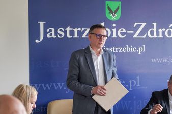 Prezydent miasta Jastrzębie-Zdrój Michał Urgoł przemawia na posiedzeniu jastrzębskiej rady biznesu 