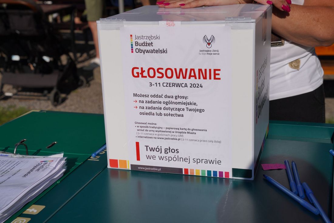 Zdjęcie przedstwia urnę do głosowania w JBO