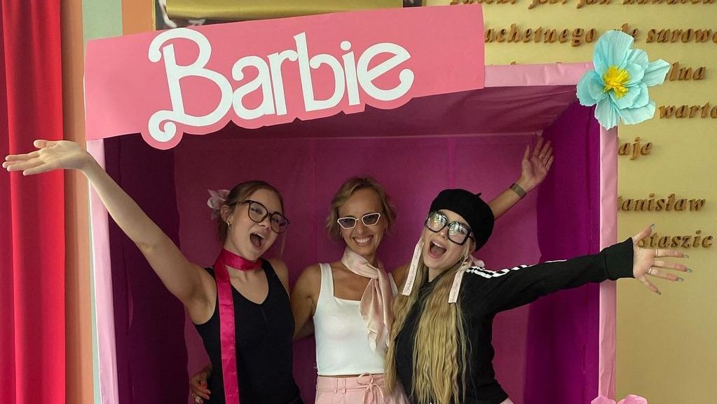 Zdjęcie przedstawia obchody Dnia Dziecka w LO I.