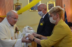 uroczystość dużynek w kościele w szerokiej
