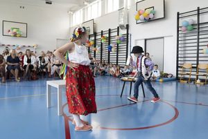 Występ artystyczny grup przedszkolnych.