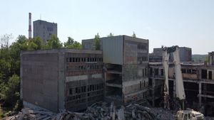 Prace rozbiórkowe na terenie Łaźni Moszczenica