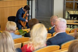 uroczystość wręczenia nagród nauczycielom w sali obrad rady miasta