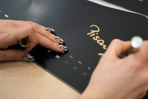 Po mistrzowsku dzielą się dobrem Sportowcy podczas składania autografów na kalendarzach