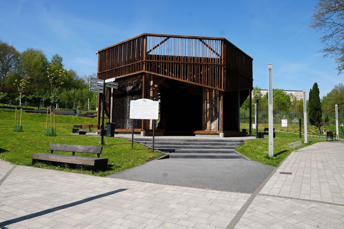 Widok tężni w Ośrodku Wypoczynku Niedzielnego (OWN) Jastrz