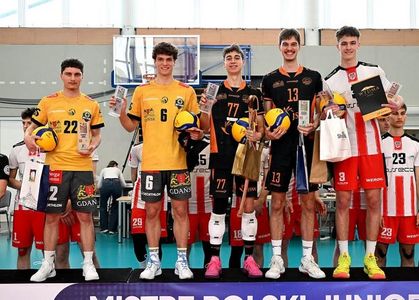 Najlepsi indywidualnie zawodnicy turnieju na podium z nagrodami w tym Patryk Dudek i Piotr Pilarz 