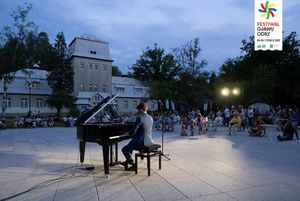 Koncert fortepianowy o zmroku.