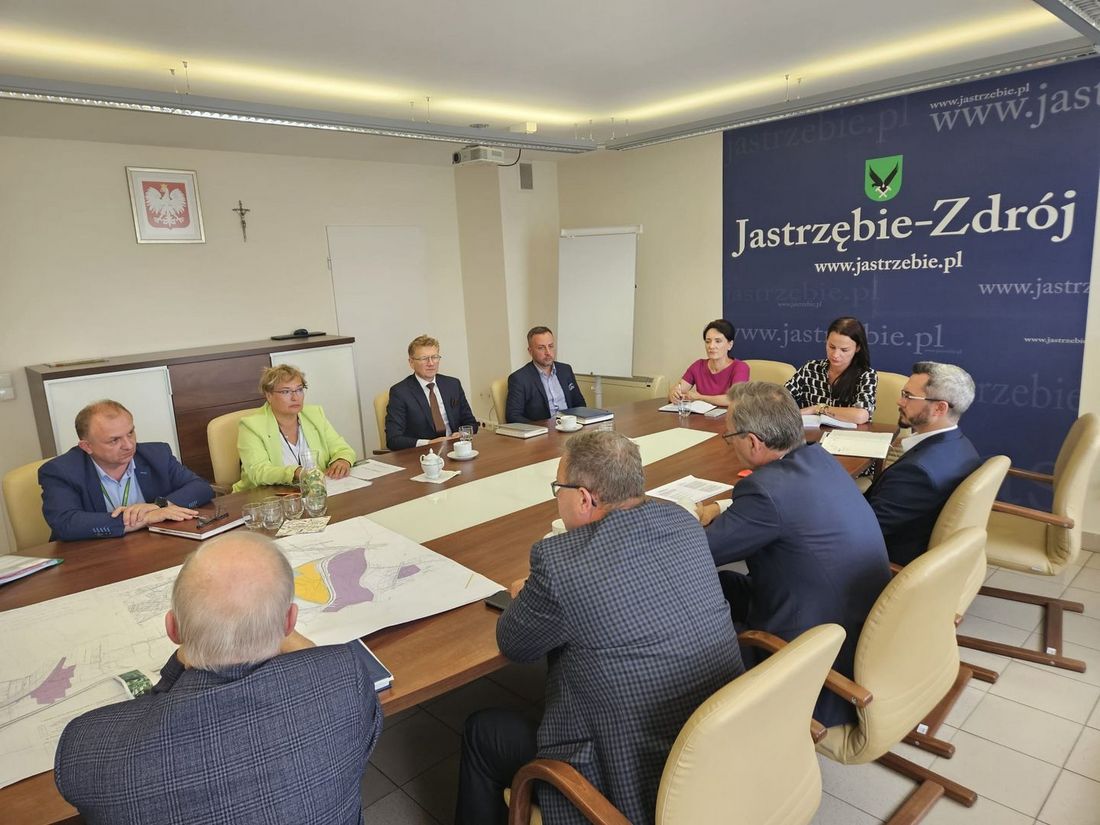 Zdjęcie przedstawia spotkanie o tematyce sprawiedliwej transformacji.