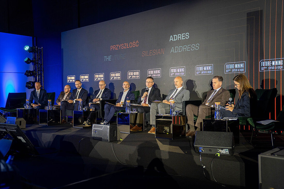 paneliści podczas konferencji