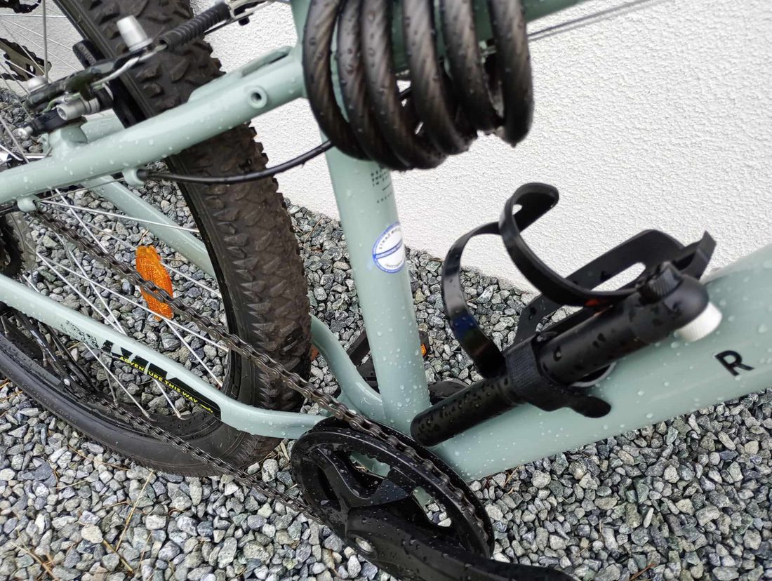 Zdjecie przedstawia rower.