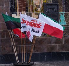 Powiewające flagi NSZZ Solidarność KWK "Zofiówka", Polski, Jastrzębia-Zdroju