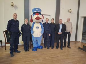 Grupowe zdjęcie osób w mundurach policji