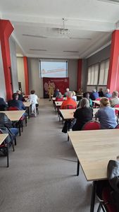 Prelekcja przedstawiciela straży pozarnej dla zgromadzonych