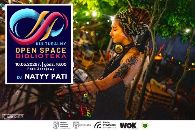 Kulturalny Open Space Biblioteka, 10.05.2026, godz. 16:00, Park Zdrojowy. Wystąpi DJ Natyy Pati. Na zdjęciu didżejka przy konsolecie w plenerze. Logotypy: MBP Jastrzębie, Radio Przystanek, WOK