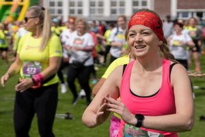 Uczestniczki VIII Jastrzębskiego Biegu Kobiet w trakcie ćwiczeń.