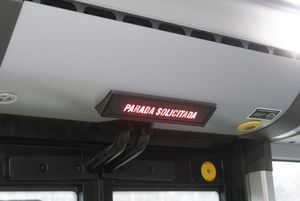 wnętrze autobusu elektrycznego
