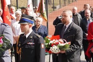 Moment złożenia kwiatów