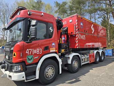 Zbliżenie na wóz strażacki