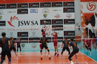 Rozgrywający Metra Warszawa chwilę przed rozegranie krótkiej