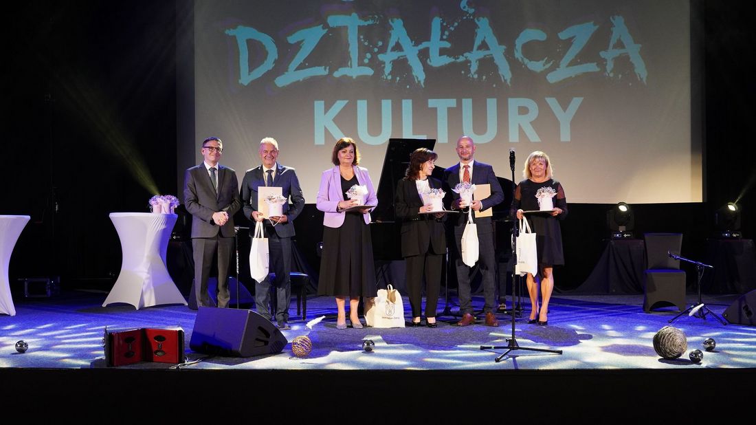 Zdjęcie przedstawia uczestników Gali Działaczy Kultury