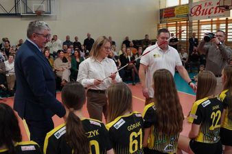 Pasowanie starszych siatkarek antenka siatkarską