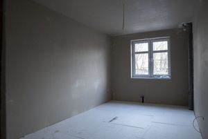 wnętrze nowobudowanego bloku tbs w zdroju