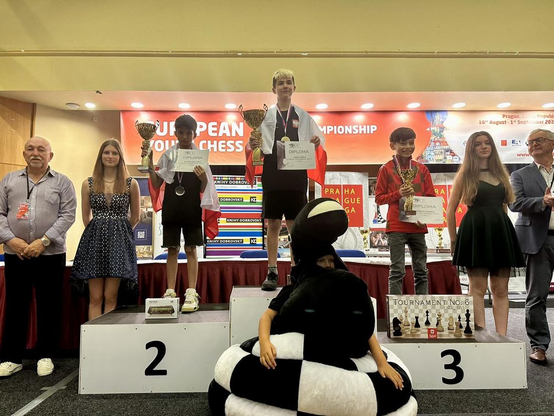 Zdjęcie przedstawia Antoniego Radzimskiego i innych zawodników.