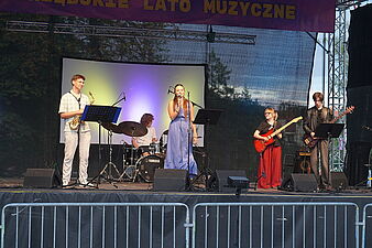 zespół Let’s Funk It Away na scenie w Parku Zdrojowym