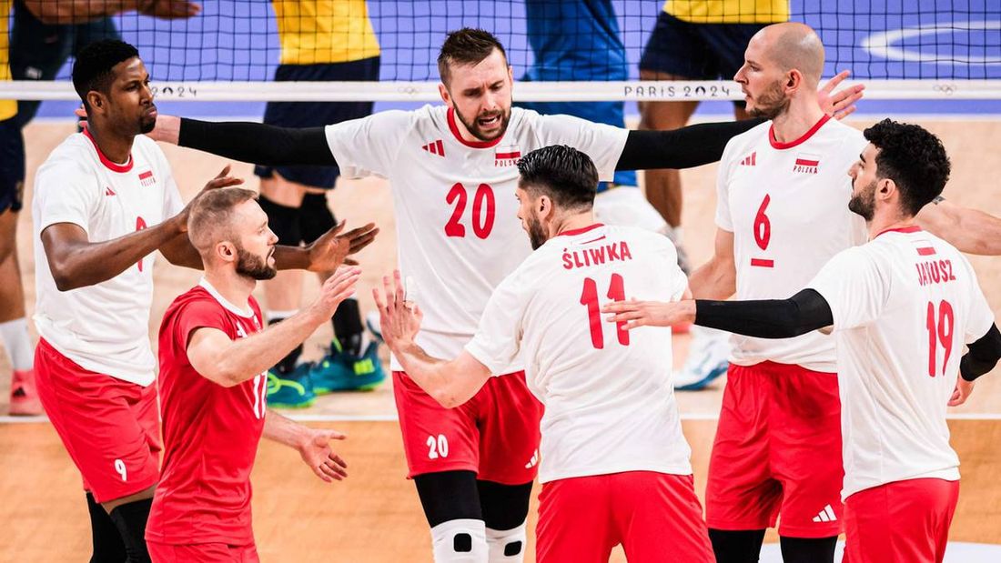 Ciesząca sie w kółeczku reprezentacja Polski