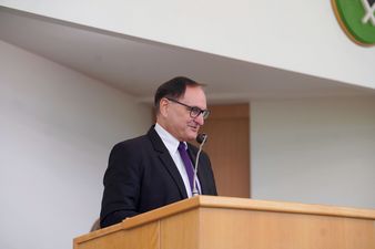 Piotr Szereda na mównicy