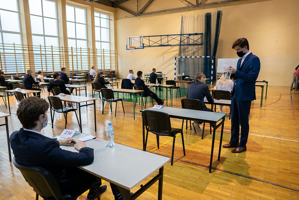 Maturzyści podczas egzaminu