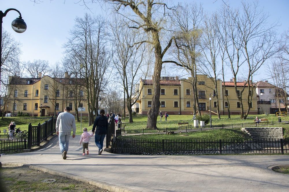 Hotel Dąbrówka i Willa, widok od strony parku