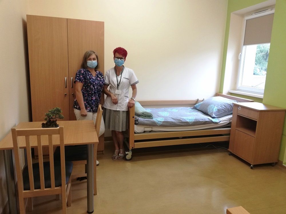 pielęgniarki w pokoju "Drugiego Domu"
