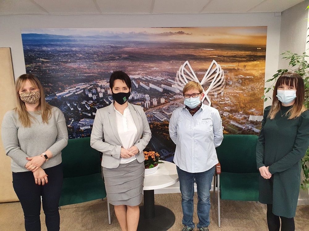 nauczycielki historii z Jastrzębia-Zdroju i prezydent Anna Hetman